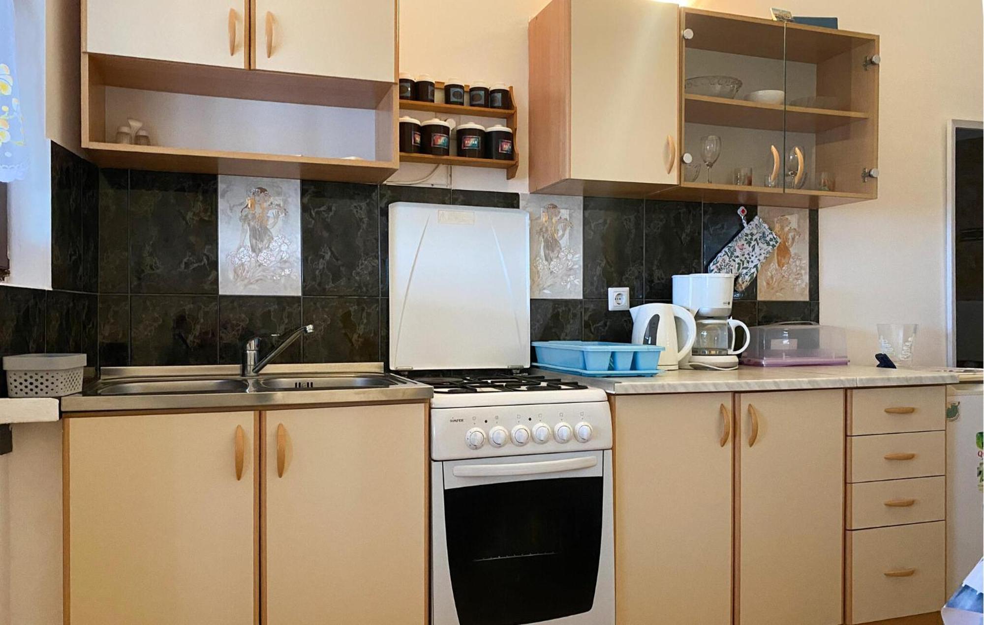 1 Bedroom Awesome Apartment In Liznjan Exterior photo