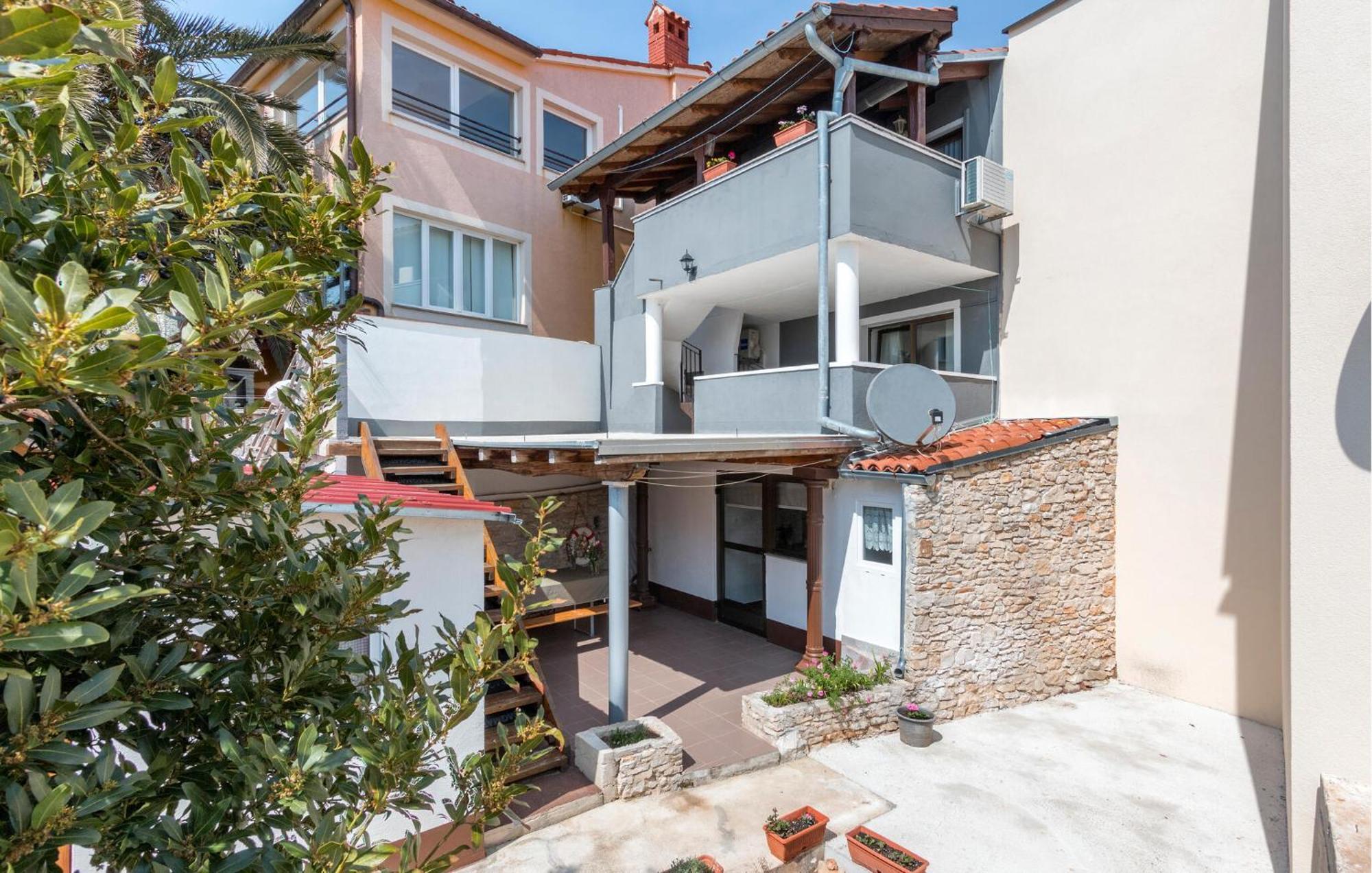 1 Bedroom Awesome Apartment In Liznjan Exterior photo